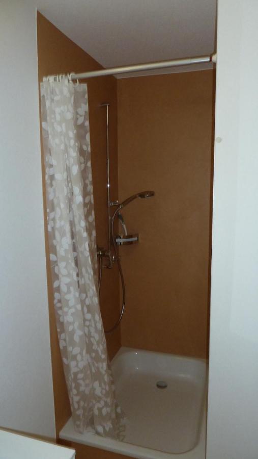 Holzji Apartment Glis Exterior foto